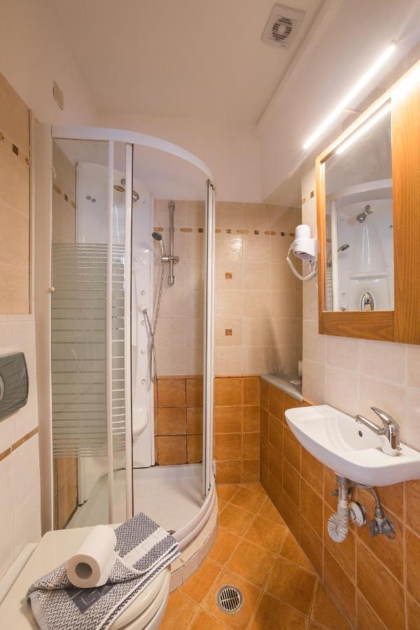 Pension Nikolaos นาฟปลิโอ ภายนอก รูปภาพ