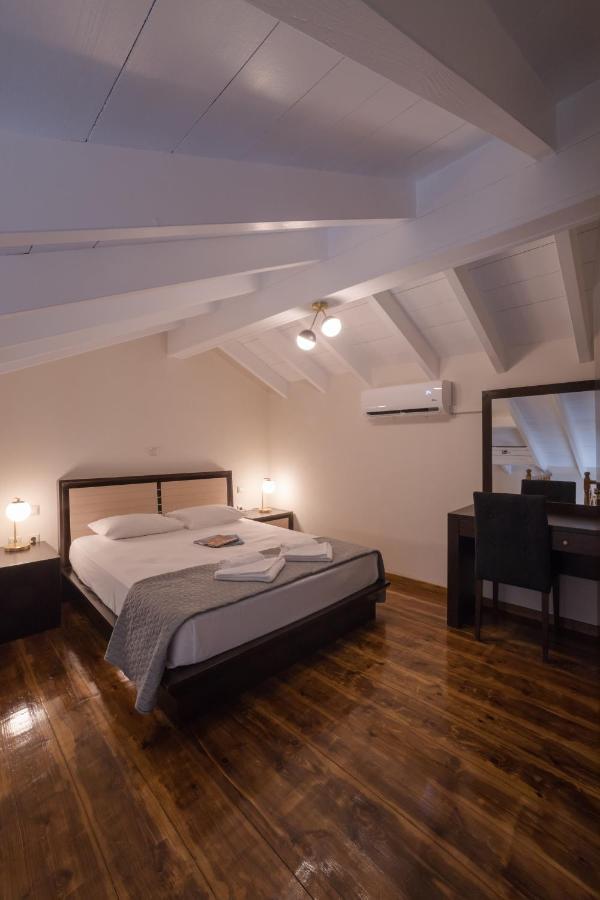 Pension Nikolaos นาฟปลิโอ ภายนอก รูปภาพ